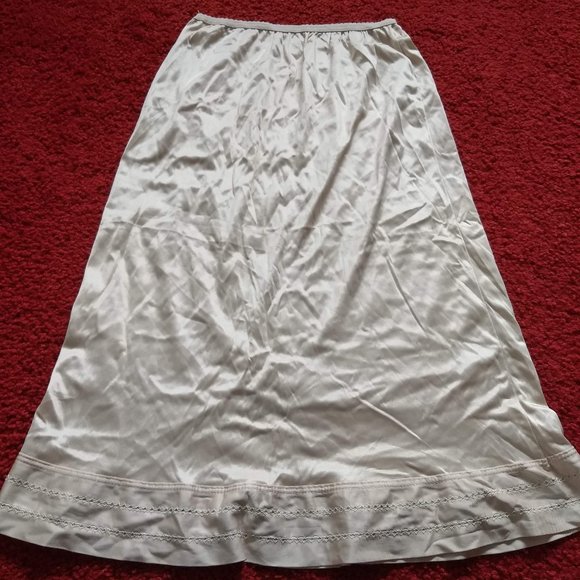 vintage 80s cream midi below the knee half slip - Picture 1 of 10